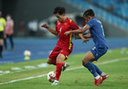 Người hùng U23 Việt Nam tặng cúp vàng cho người hâm mộ