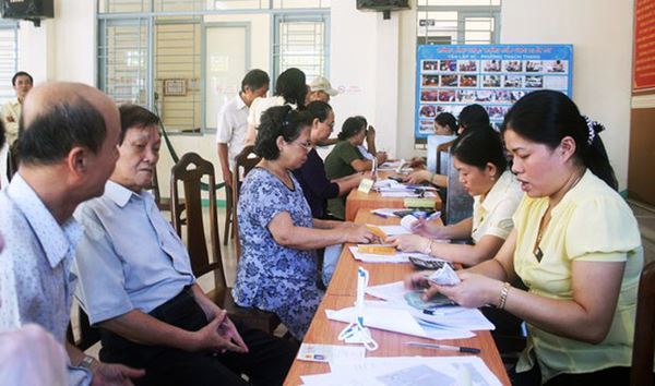 Cán bộ xã đã nghỉ việc được tăng trợ cấp, siết hoạt động chứng khoán