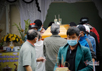 Vụ chìm ca nô 15 người tử vong: Hình ảnh thắt lòng ở nhà tang lễ