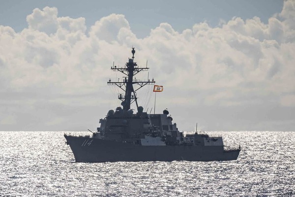 Tàu chiến Mỹ di chuyển gần Đài Loan, Trung Quốc tập trận 3 ngày ở Biển Đông