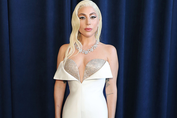 Lady Gaga và dàn sao diện váy hàng hiệu hở bạo lên thảm đỏ