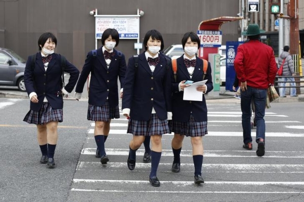 Nữ sinh Nhật mong bỏ nội quy 'tóc đen, nội y trắng'
