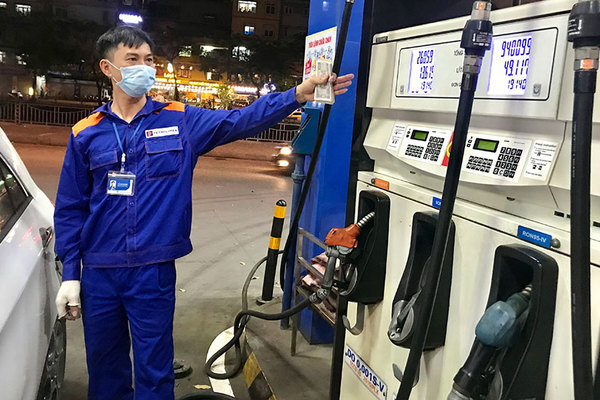 Chủ tịch Quốc hội yêu cầu giám sát về tình hình cung ứng xăng dầu