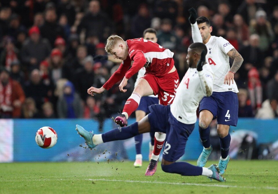 Tottenham thua sốc đội bóng loại MU khỏi FA Cup