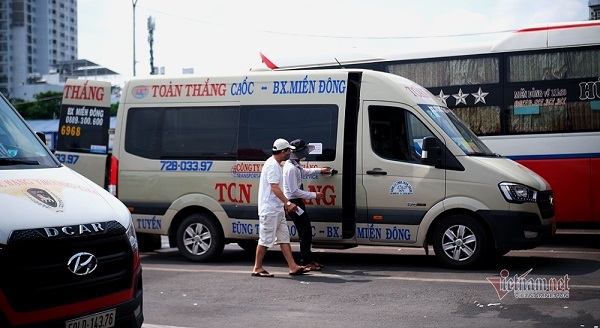 Xăng tăng quá mức chịu đựng, nhà xe đồng loạt xin tăng giá