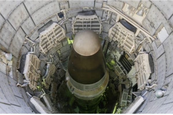 Mỹ hoãn thử tên lửa để giảm căng thẳng hạt nhân với Nga