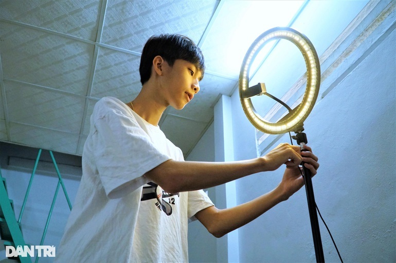 Cặp đôi đồng tính 'hot' TikTok chia sẻ bí quyết thuyết phục được gia đình