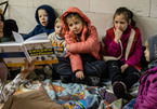 Hình ảnh người dân Ukraine khốn khổ trong hầm trú ẩn