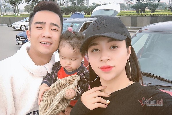 Vợ 'Nam Tào' Đỗ Duy Nam: Có lúc vừa chăm con vừa khóc