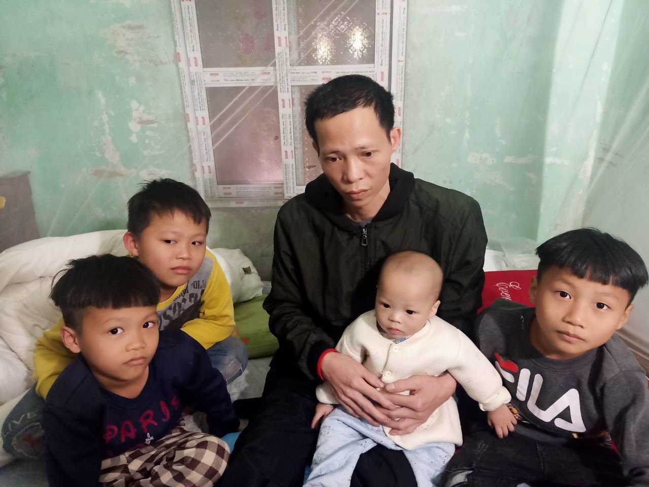 Trao hơn 26 triệu đồng đến người đàn ông mắc bệnh ung thư 'lạ', cắt từng khúc chân
