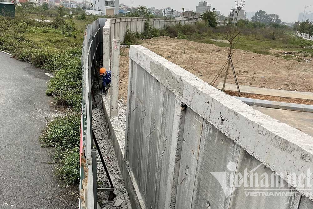 Hiện trạng bức tường chắn đường dân Thủ đô sau khi phá dỡ