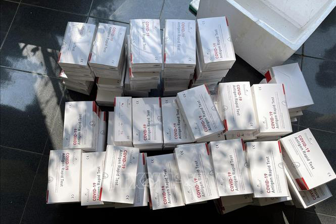 Quảng Ninh chặn đứng hàng ngàn bộ kit test, thuốc trị Covid-19 nhập lậu