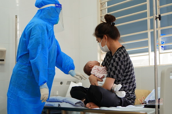 Trẻ mắc Covid-19 co giật do sốt cao, sai lầm thường gặp của cha mẹ khi xử trí