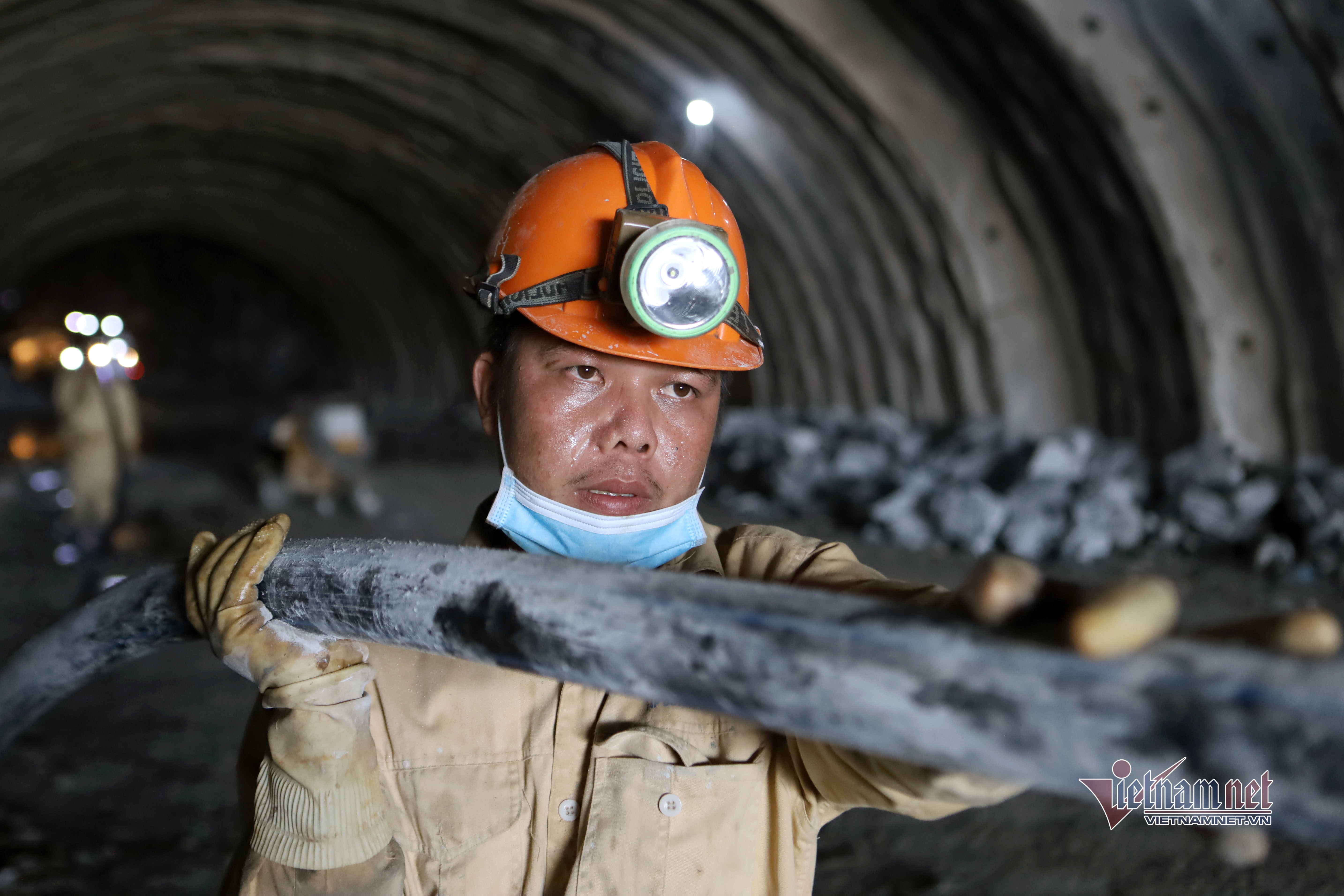 Hơn 1.500 công nhân tất bật thi công cao tốc Bắc Nam đoạn qua Khánh Hòa