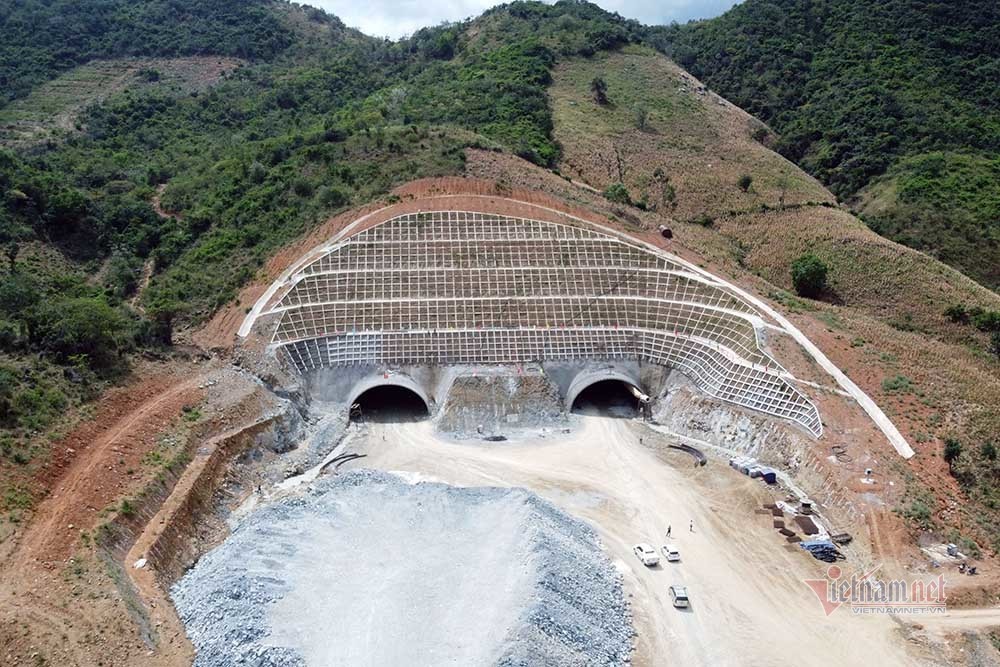 Hơn 1.500 công nhân tất bật thi công cao tốc Bắc Nam đoạn qua Khánh Hòa