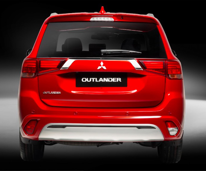 Gần 1 tỷ: Chọn Mitsubishi Outlander hay Honda CR-V?