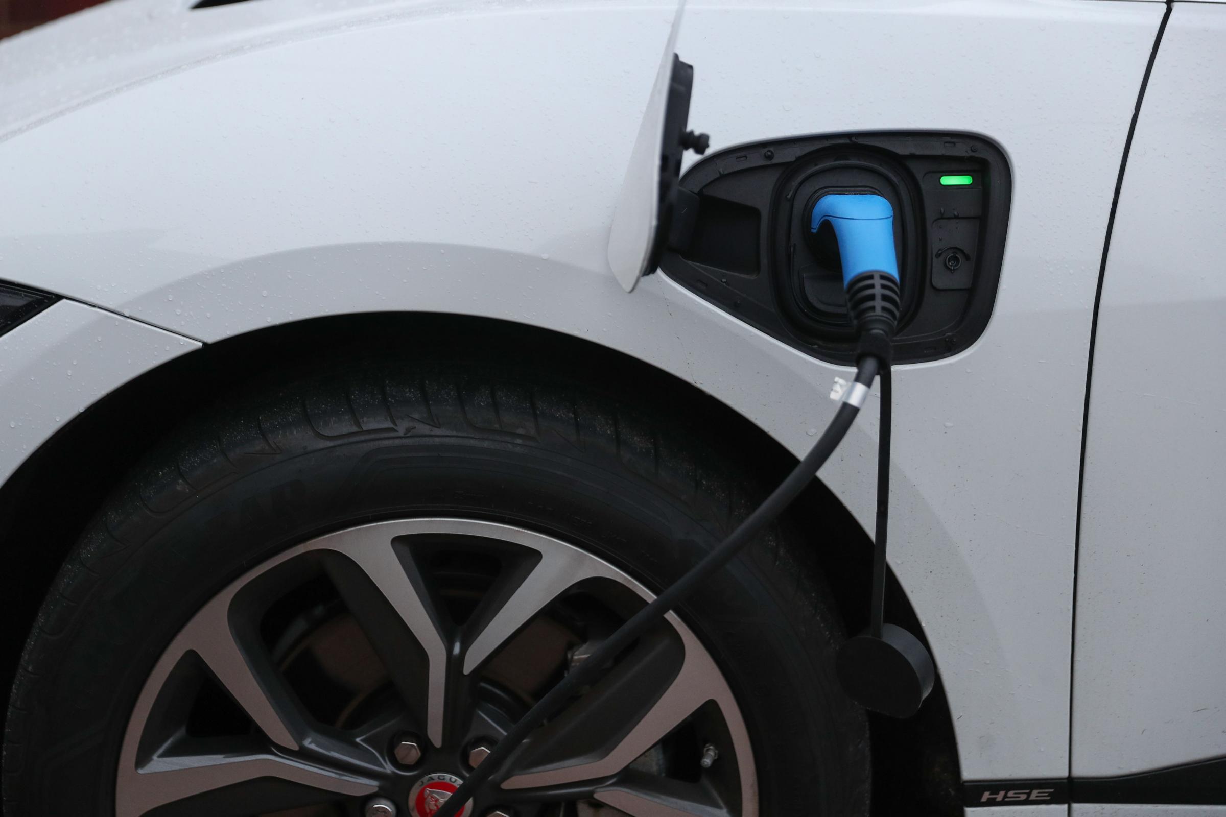 Xe điện kém tin cậy hơn xe xăng