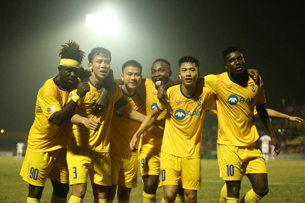 Vòng 3 V-League: HAGL bầm dập, Hải Phòng bay trên đỉnh