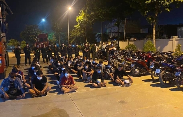 Bắt giữ 43 thanh thiếu niên đua xe náo loạn quốc lộ ở Tây Ninh
