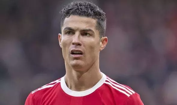 Ronaldo bỏ MU vs Man City vì tức giận phải dự bị hay chấn thương