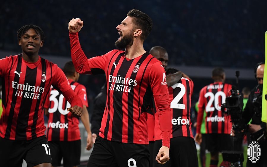 Giroud hóa người hùng, Milan trở lại đỉnh bảng
