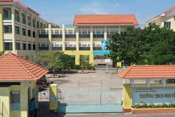 Học sinh... 'dạt nhà' hơn nửa tháng, 1 trường phải kiểm điểm giáo viên