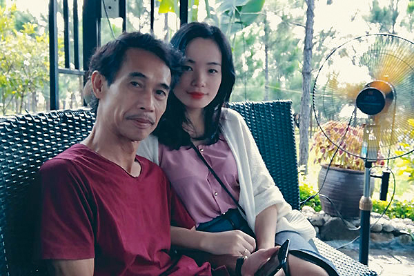 NSƯT Phú Đôn đưa vợ kém 25 tuổi đi hâm nóng tình cảm
