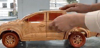 Thêm mô hình gỗ Nissan Navara như xe thật của nghệ nhân Việt lên báo ngoại