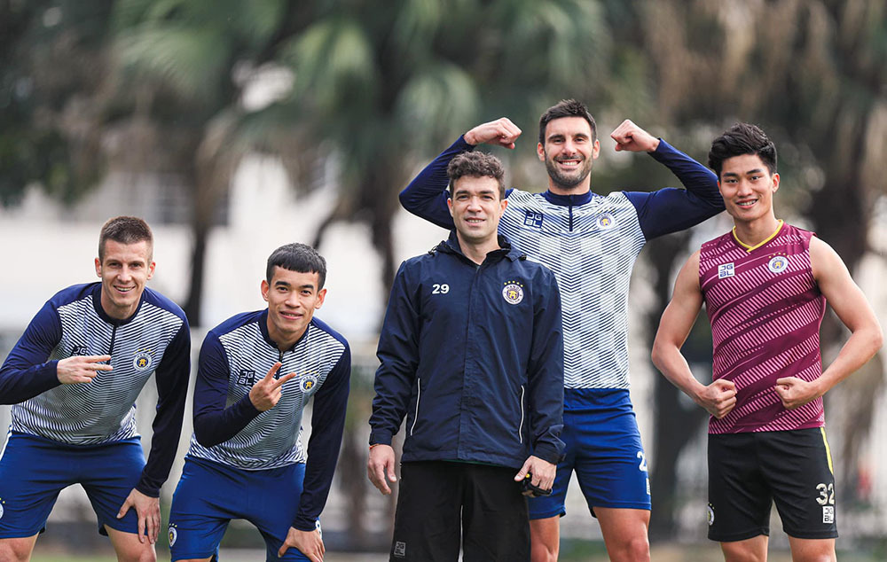 Hà Nội FC đá V-League sau 3 trận 'ngồi chơi, xơi nước'