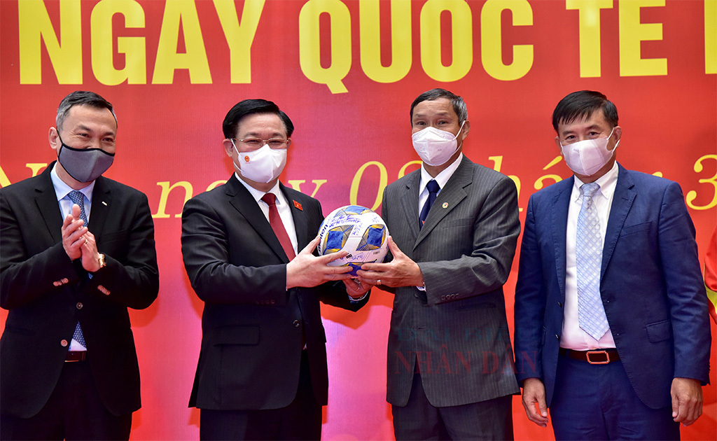 Phát biểu của Chủ tịch Quốc hội tại buổi gặp mặt Đội tuyển Bóng đá nữ Việt Nam