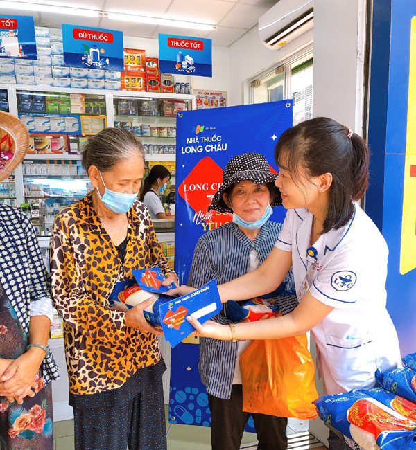 FPT Long Châu tặng người nghèo 200.000 viên thuốc Monupiravir trị Covid-19