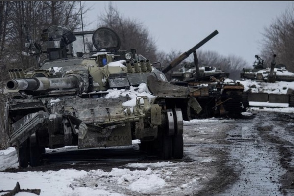 Xe tăng Nga của quân đội đang hoành hành, hủy diệt tất cả mọi thứ trên đường đi của mình tại Ukraine. Hãy xem chi tiết hình ảnh về cuộc chiến này để hiểu rõ hơn về sức mạnh của những con quái vật sắt này.