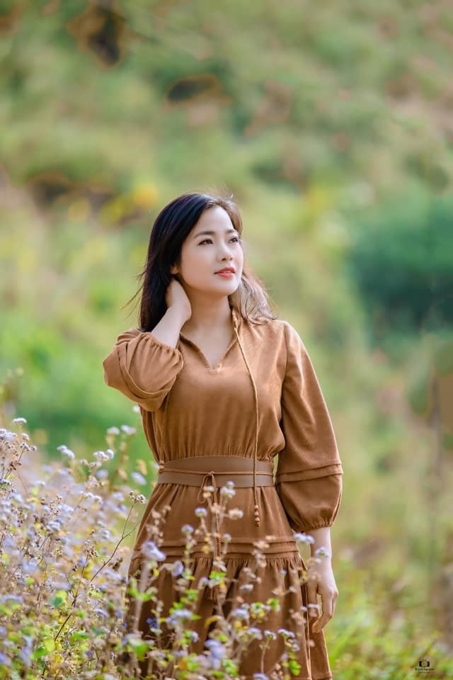Đời thường gợi cảm của gái ế trong 'Lối về miền hoa'