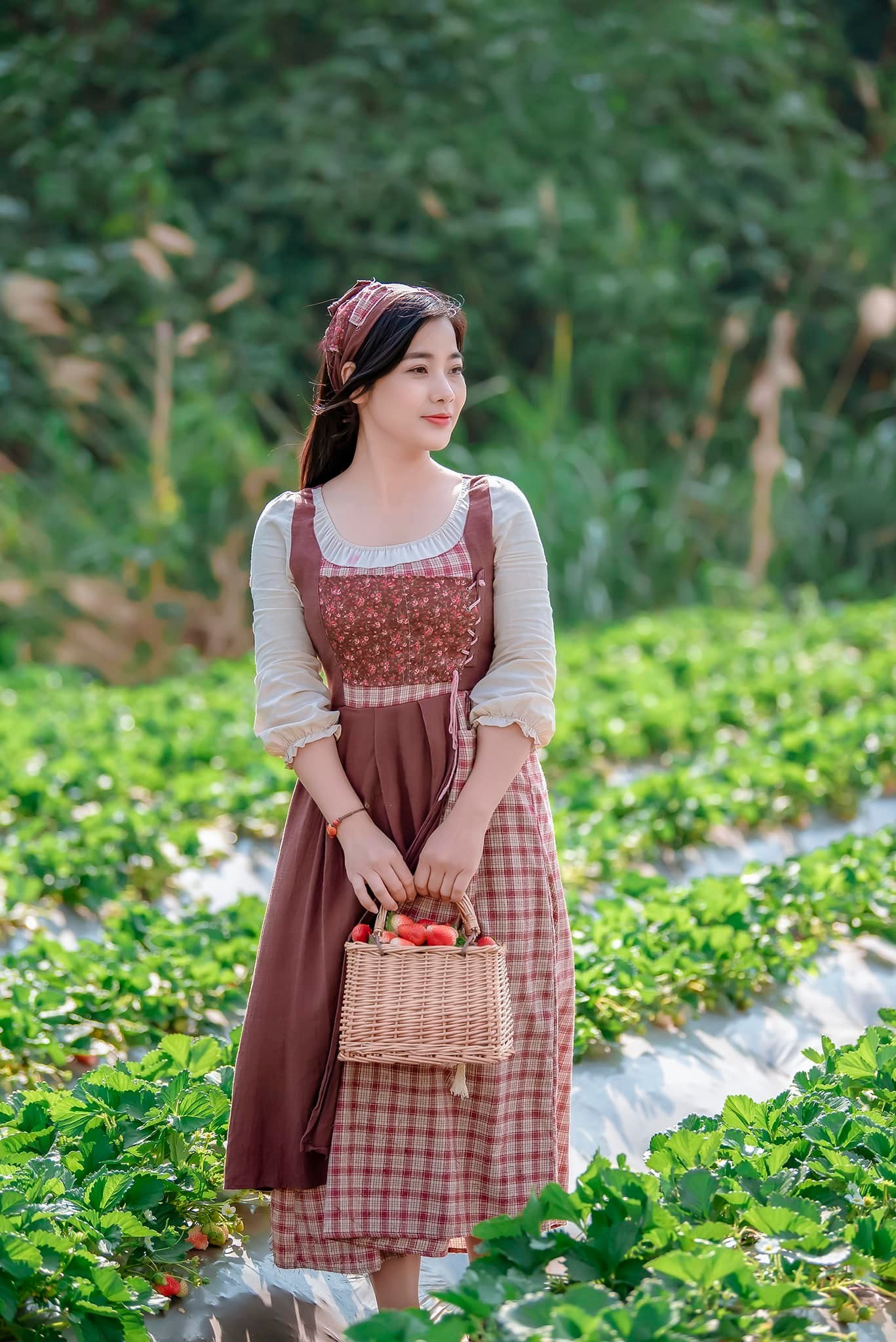 Đời thường gợi cảm của gái ế trong 'Lối về miền hoa'