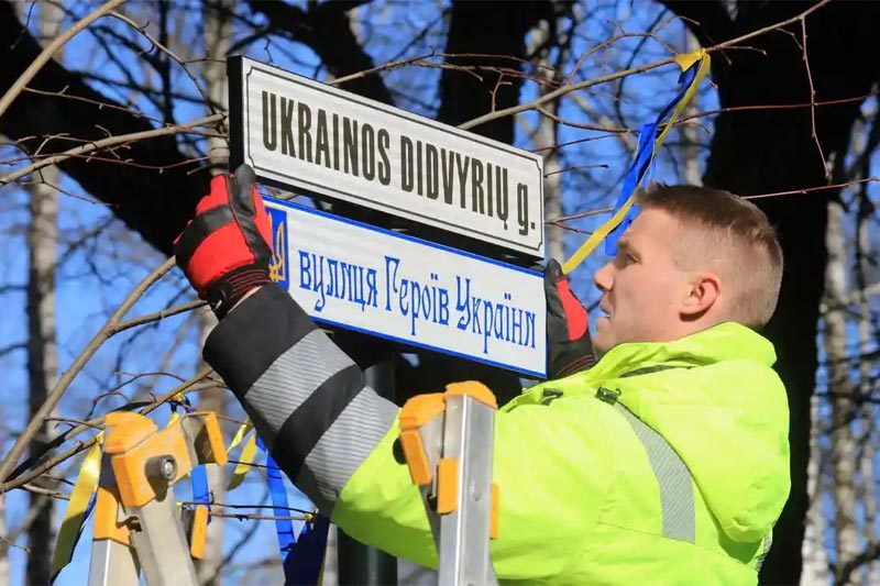 Cách bày tỏ ủng hộ Ukraine 'độc, lạ' của các nước láng giềng Nga