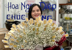 Man gives bouquet made of 100 taels of gold to wife on Women’s Day