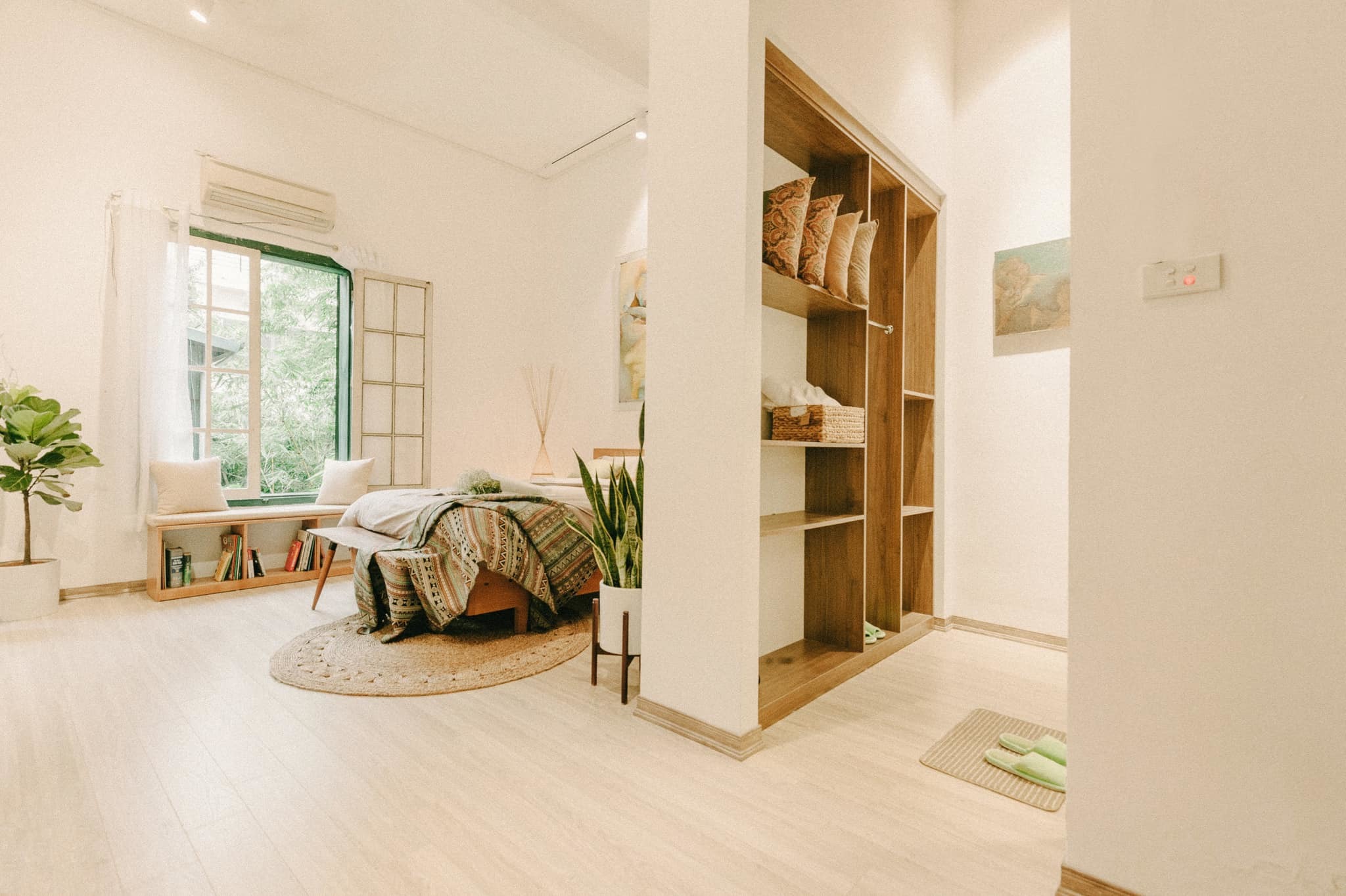 Renovating a studio apartment located in an old French villa in the Rustic style