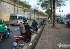 Mải check-in đường lá vàng ven sông Tô Lịch, du khách hoảng hồn bị trộm dắt mất xe