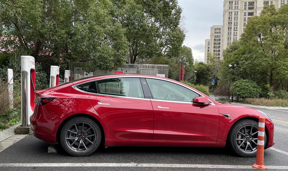 Chủ xe Tesla ở Trung Quốc tá hỏa vì hóa đơn sạc pin hơn 600.000 USD