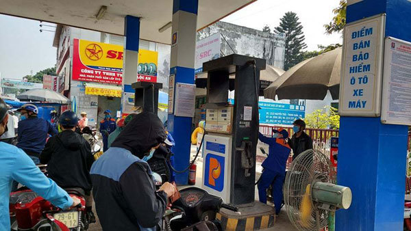 Residents change habits as petrol prices reach new highs