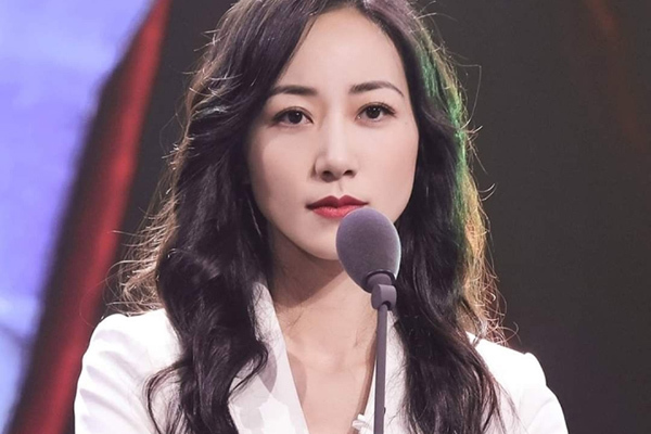 'Bạch cốt tinh' Hàn Tuyết: Gia đình quyền thế khiến cả showbiz phải kiêng nể