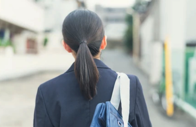 Quy định kỳ quặc cấm nữ sinh buộc tóc đuôi ngựa ở trường học Nhật Bản