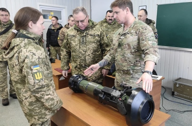 Lính Ukraine học cách dùng vũ khí chống tăng