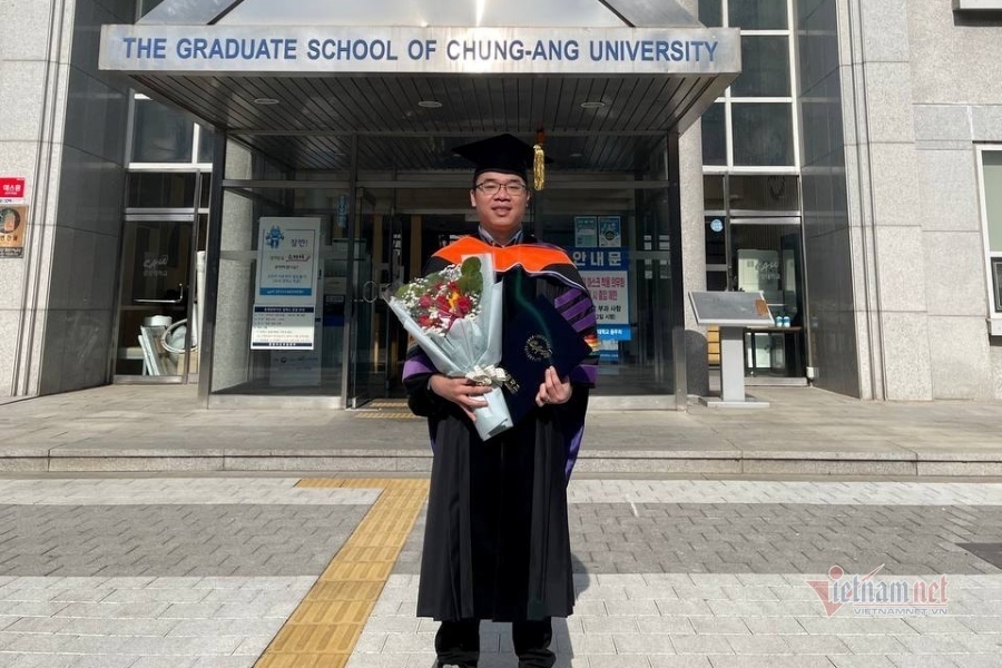 Vietnamese man earns doctorate in South Korea at the age of 29