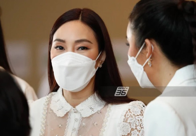'Nữ hoàng giải trí' Thái Lan đến lễ tang diễn viên 'Chiếc lá cuốn bay'