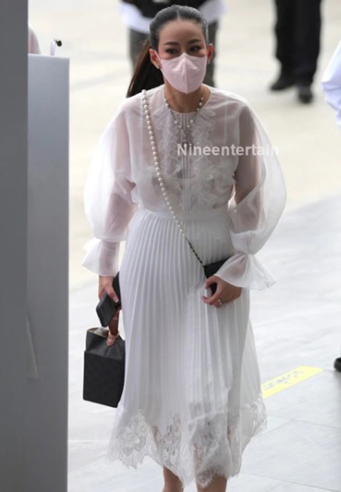 'Nữ hoàng giải trí' Thái Lan đến lễ tang diễn viên 'Chiếc lá cuốn bay'