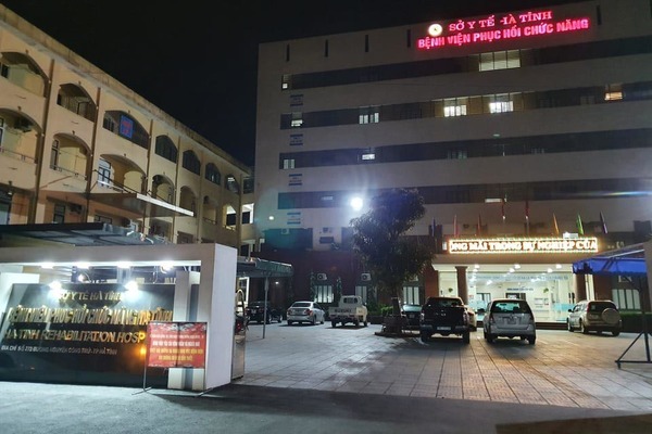 Người đàn ông rơi từ tầng 6 bệnh viện ở Hà Tĩnh