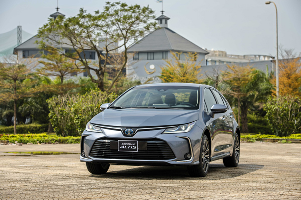 Dùng xe hybrid Toyota tiết kiệm nhiên liệu, không còn lo xăng tăng giá