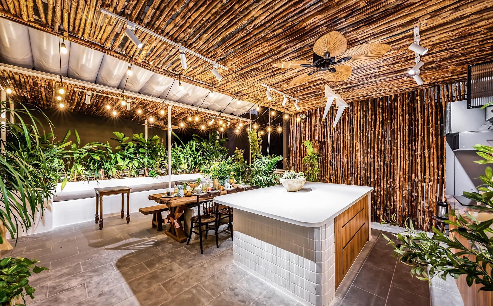 Resort garden, 'thousand star' bathroom in the middle of the sky in Ho Chi Minh City