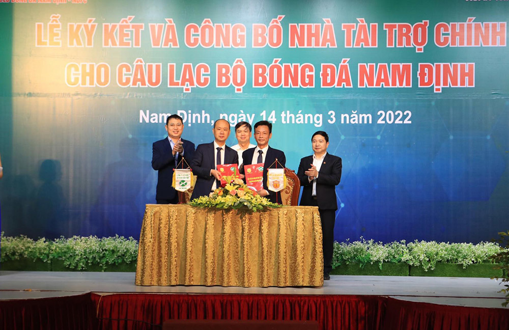 Nam Định 'đổi đời' với tài trợ 200 tỷ đồng
